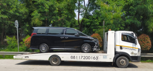 Mobil Derek Towing di Kota Padang Sumatera Barat 08117200163