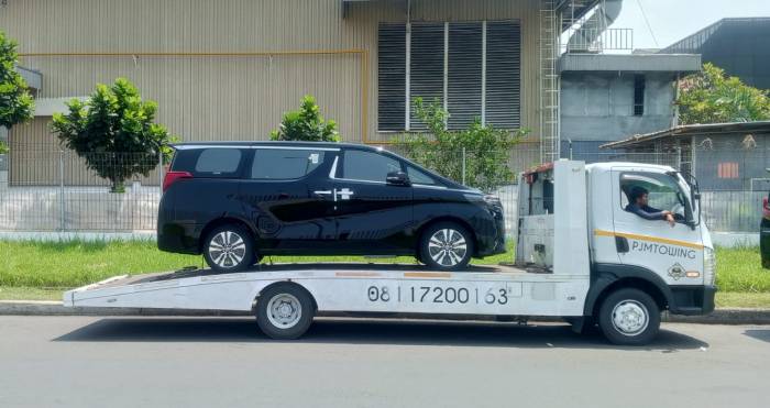 PUSAT JASA DEREK MOBIL TERBAIK DI CILILITAN JAKARTA TIMUR 08117200163